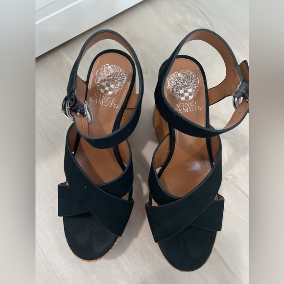 Vince Camuto size 7.5 Platform Black & Tan Wedge Sandal. - Picture 4 of 4